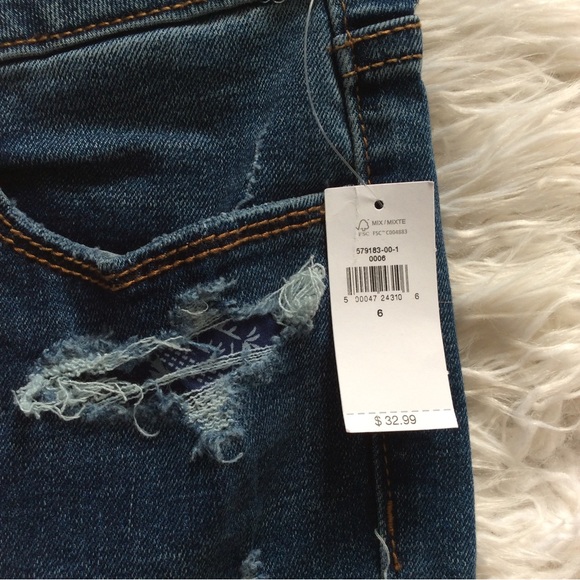 NWT Old Navy Mid-Rise 9” Bermuda Shorts - Picture 6 of 7